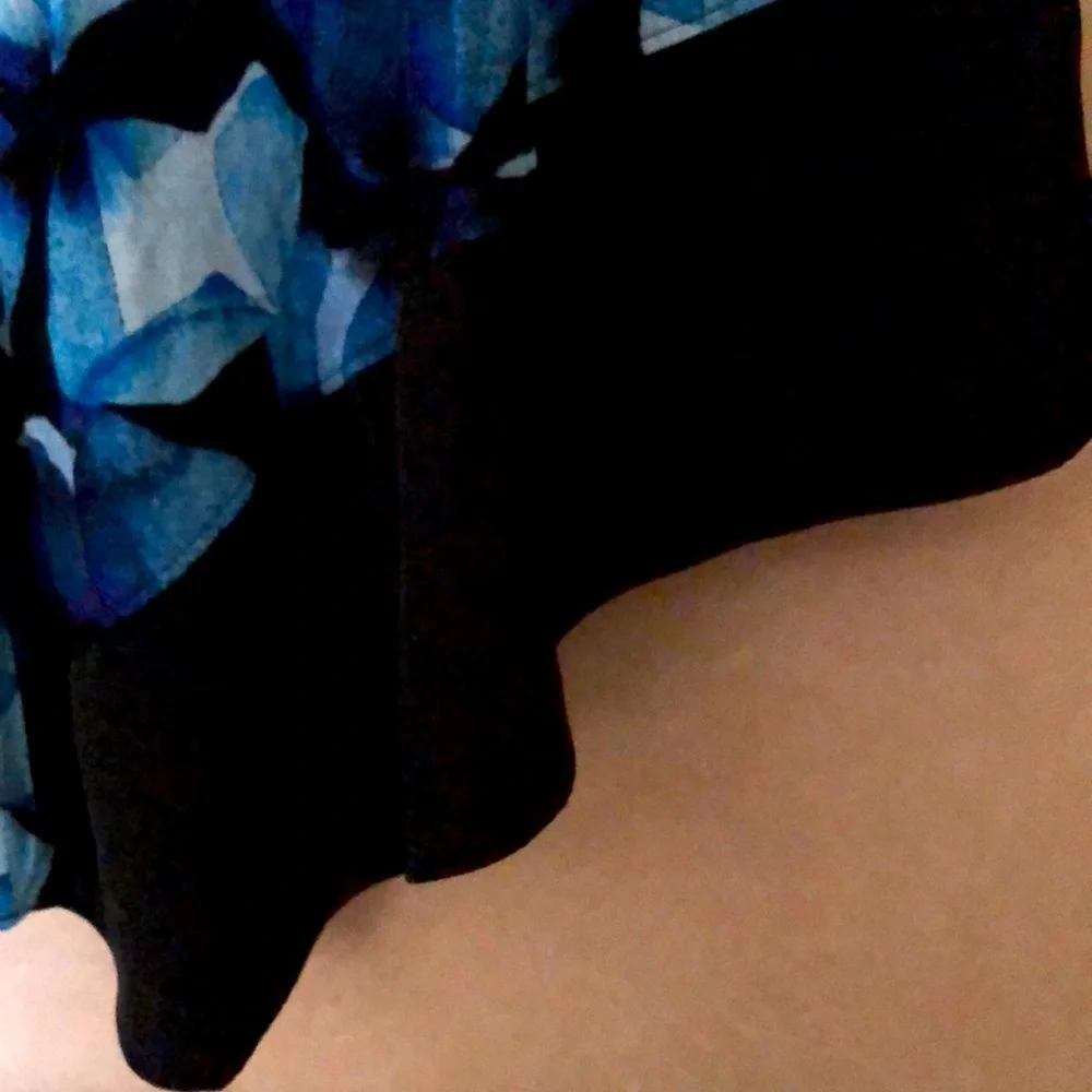 Simply Vera Wang tunic in blues and black. Asymmetrical - Picture 3 of 6